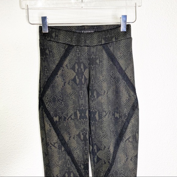 Rock & Republic Snake Print Leggings - Picture 2 of 5